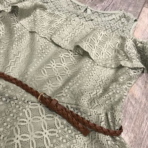 Cute lace cold shoulder dress with belt - Picture 5 of 11